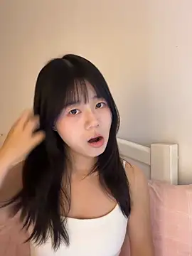 Ella-A9 online show from 10/19/25, 02:50