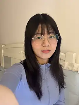 Ella-A9 online show from 10/31/25, 03:46