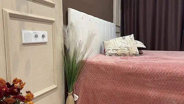 daniellia  online show from 11/03/25, 09:10