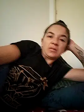 Snapshot of alinaalinutzq chatting on 09/20/25, 03:02 alinaalinutzq online show from 09/20/25, 03:02