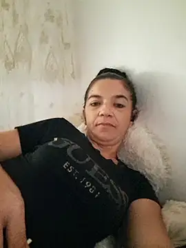 Snapshot of alinaalinutzq chatting on 09/24/25, 12:30 alinaalinutzq online show from 09/24/25, 12:30