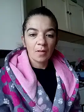 alinaalinutzq online show from 11/23/25, 06:02