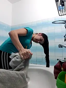 alinaalinutzq online show from 12/21/25, 07:10