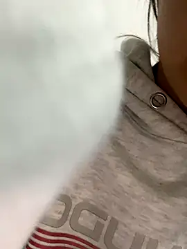 Snapshot of MengMeng0515 chatting on 11/17/25, 01:06 MengMeng0515 online show from 11/17/25, 01:06