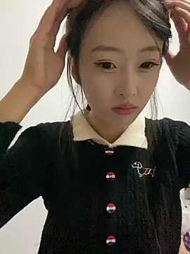 Snapshot of MengMeng0515 chatting on 11/19/25, 10:48 MengMeng0515 online show from 11/19/25, 10:48