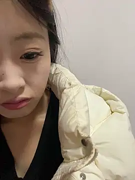 Snapshot of MengMeng0515 chatting on 11/21/25, 11:20 MengMeng0515 online show from 11/21/25, 11:20