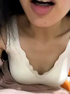 Snapshot of MengMeng0515 chatting on 11/28/25, 12:52 MengMeng0515 online show from 11/28/25, 12:52