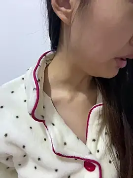 Snapshot of MengMeng0515 chatting on 12/18/25, 01:39 MengMeng0515 online show from 12/18/25, 01:39