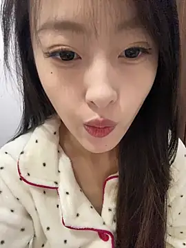 Snapshot of MengMeng0515 chatting on 12/20/25, 12:45 MengMeng0515 online show from 12/20/25, 12:45