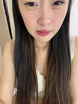 Snapshot of MengMeng0515 chatting on 05/04/26, 02:24 MengMeng0515 online show from 05/04/26, 02:24