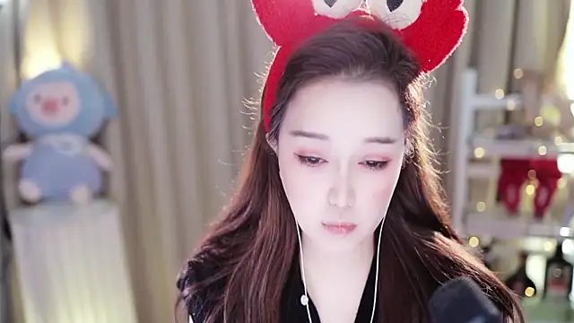 Snapshot of l2day_ chatting on 10/11/25, 03:06 l2day online show from 10/11/25, 03:06