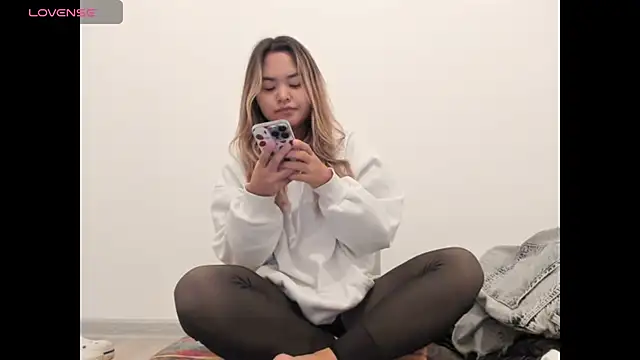 Snapshot of saika_blush chatting on 10/06/25, 04:21 saika blush online show from 10/06/25, 04:21