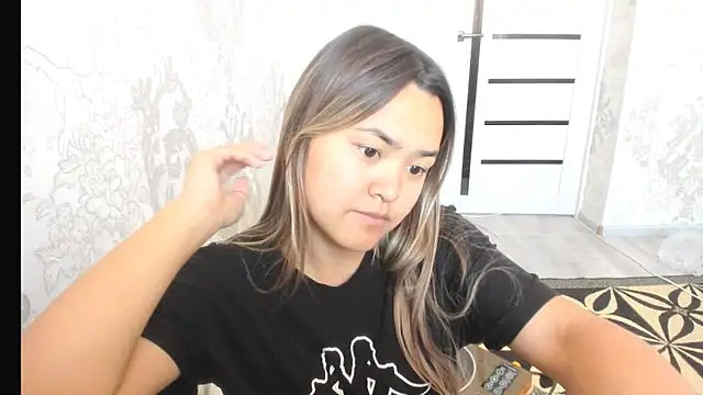 Snapshot of saika_blush chatting on 11/18/25, 05:45 saika blush online show from 11/18/25, 05:45