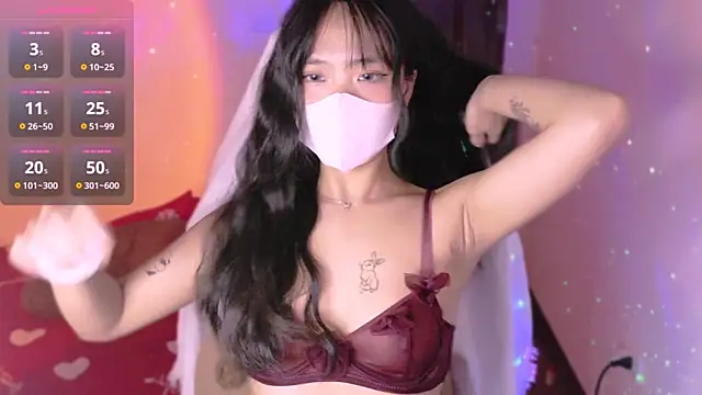 Snapshot of Phuong_Bee chatting on 09/18/25, 05:04 Phuong Bee online show from 09/18/25, 05:04
