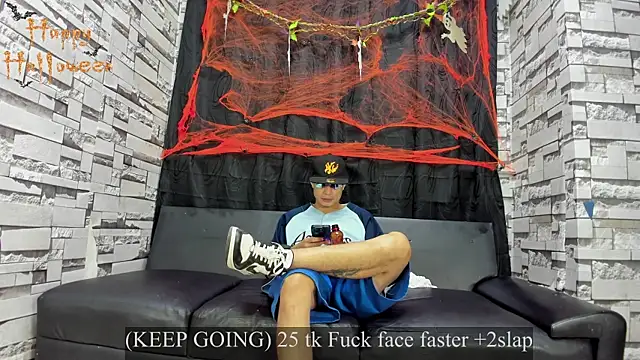 Snapshot of Crazy_Cult_Sex chatting on 10/25/25, 01:07 Crazy Cult Sex online show from 10/25/25, 01:07