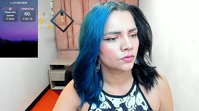 Kiara Cruz   online show from 10/07/25, 08:06