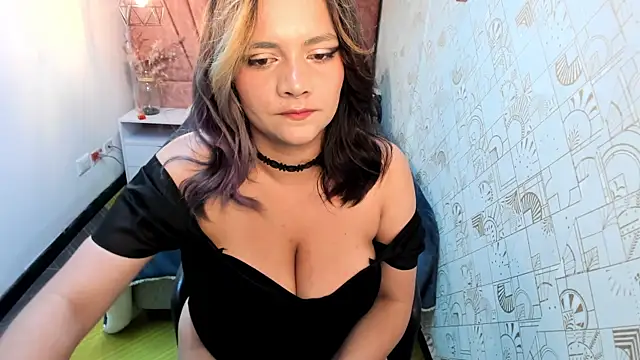 Snapshot of Kiara_Cruz__ chatting on 04/10/26, 08:35 Kiara Cruz online show from 04/10/26, 08:35