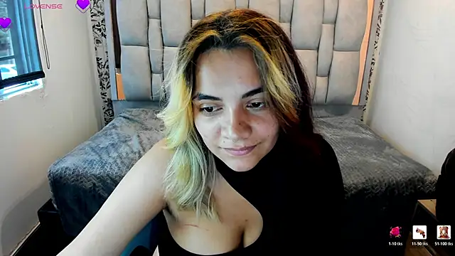 Snapshot of Kiara_Cruz__ chatting on 06/13/26, 07:56 Kiara Cruz online show from 06/13/26, 07:56