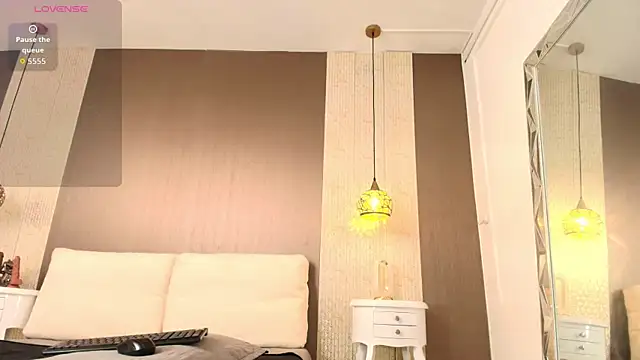 Tiifany Baker online show from 12/22/25, 07:55