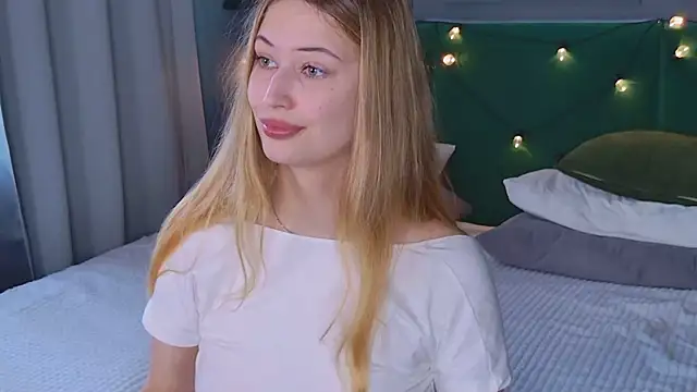 Snapshot of Sofii_Ly chatting on 09/10/25, 06:13 Sofii Ly online show from 09/10/25, 06:13