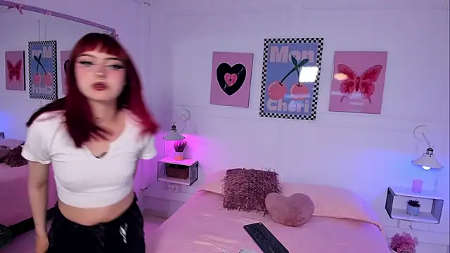 Zoe Lynch  online show from 12/17/25, 12:00