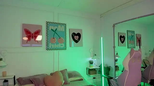 Zoe Lynch  online show from 06/25/26, 12:09