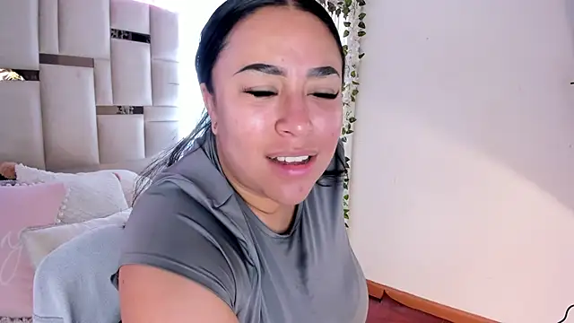 Zoey thompson online show from 10/26/25, 02:56