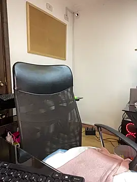 Zoey thompson online show from 04/25/26, 03:20