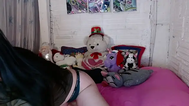 Snapshot of Pamelaa_reyess_2 chatting on 12/23/25, 06:44 Pamelaa reyess 2 online show from 12/23/25, 06:44