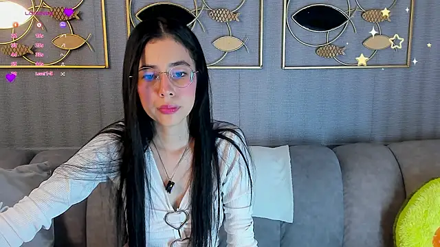 laraa jeean online show from 06/12/26, 07:02