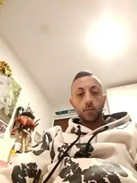 Snapshot of Blackmen_90 chatting on 11/06/25, 09:10 Blackmen 90 online show from 11/06/25, 09:10