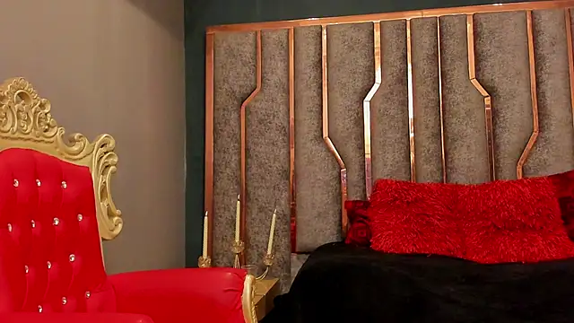 SienaFacchini online show from 10/19/25, 09:04