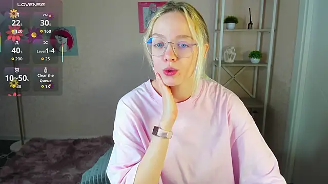 Snapshot of R0cket_bunny chatting on 09/20/25, 12:00 R0cket bunny online show from 09/20/25, 12:00