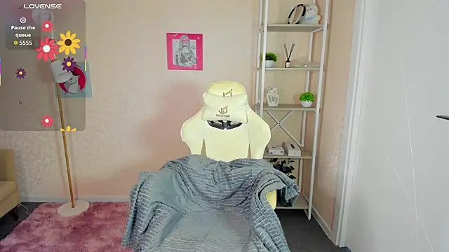 Snapshot of R0cket_bunny chatting on 09/30/25, 12:04 R0cket bunny online show from 09/30/25, 12:04