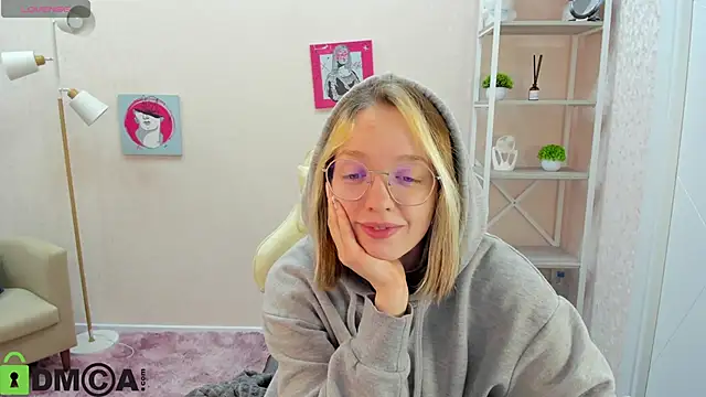 Snapshot of R0cket_bunny chatting on 10/14/25, 01:17 R0cket bunny online show from 10/14/25, 01:17