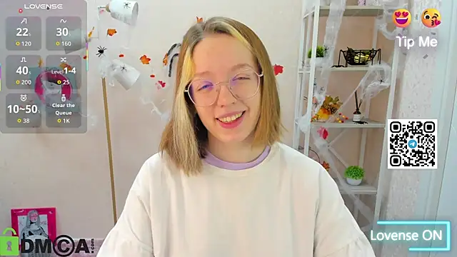 Snapshot of R0cket_bunny chatting on 10/22/25, 01:06 R0cket bunny online show from 10/22/25, 01:06