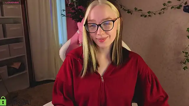 Snapshot of R0cket_bunny chatting on 04/08/26, 09:09 R0cket bunny online show from 04/08/26, 09:09