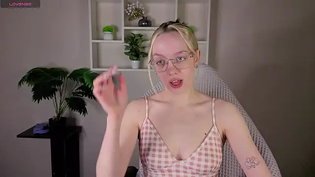 R0cket bunny online show from 05/01/26, 12:26