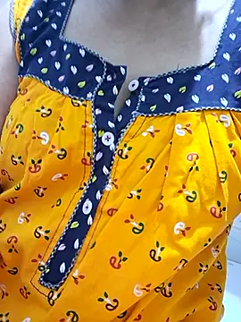 Snapshot of Mon-Shot9 chatting on 11/11/25, 08:25 Mon-Shot9 online show from 11/11/25, 08:25