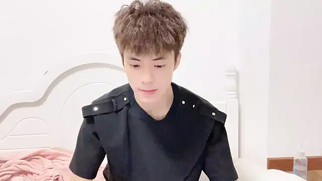 Snapshot of linger2563 chatting on 09/14/25, 11:42 linger2563 online show from 09/14/25, 11:42