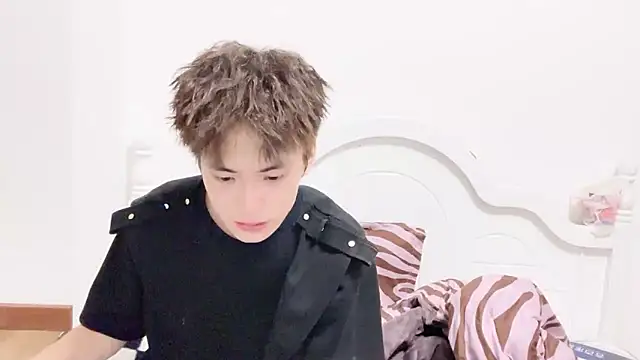 Snapshot of linger2563 chatting on 09/17/25, 02:41 linger2563 online show from 09/17/25, 02:41