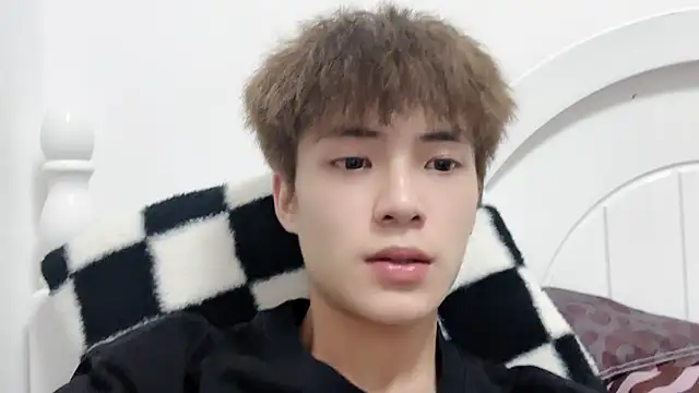 Snapshot of linger2563 chatting on 10/10/25, 02:49 linger2563 online show from 10/10/25, 02:49