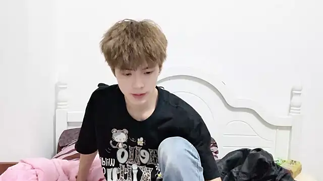 Snapshot of linger2563 chatting on 10/11/25, 02:37 linger2563 online show from 10/11/25, 02:37