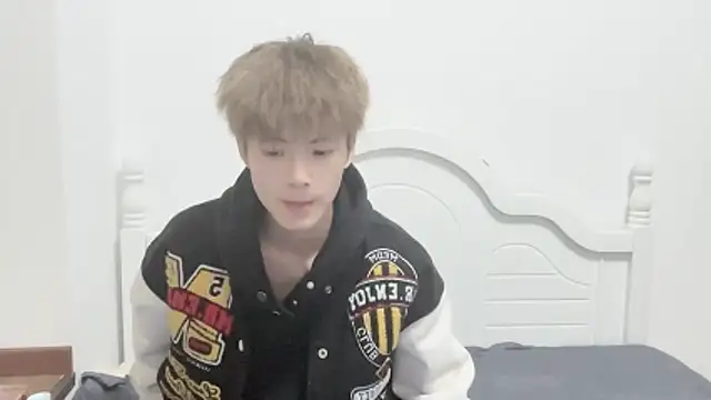 Snapshot of linger2563 chatting on 10/26/25, 01:39 linger2563 online show from 10/26/25, 01:39