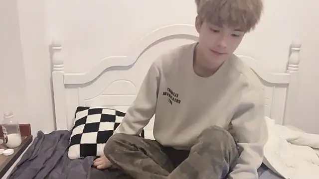 Snapshot of linger2563 chatting on 11/02/25, 02:08 linger2563 online show from 11/02/25, 02:08