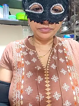 Queen Nightt online show from 11/27/25, 03:52