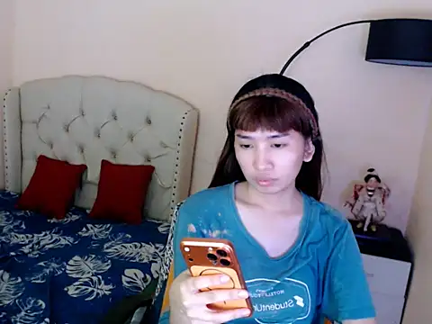 Snapshot of ShantalFoxxy_ chatting on 06/11/26, 12:32 ShantalFoxxy online show from 06/11/26, 12:32