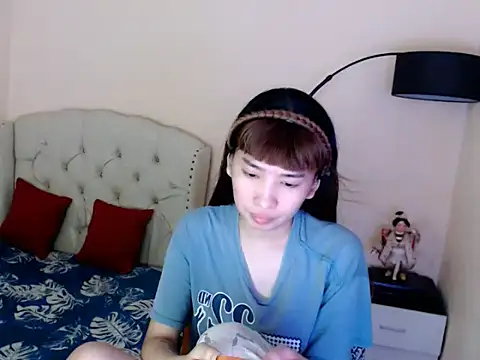 Snapshot of ShantalFoxxy_ chatting on 06/11/26, 10:41 ShantalFoxxy online show from 06/11/26, 10:41