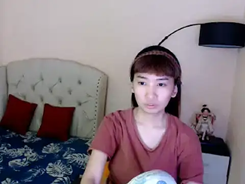 Snapshot of ShantalFoxxy_ chatting on 06/13/26, 11:24 ShantalFoxxy online show from 06/13/26, 11:24