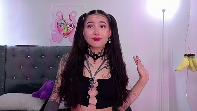 sara queen10 online show from 10/23/25, 03:55